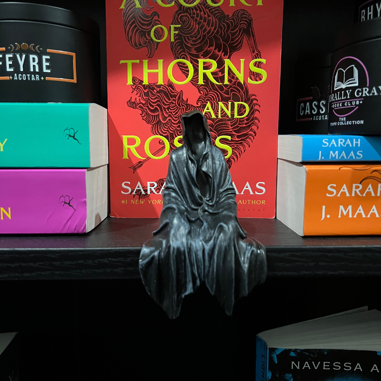 Suriel Bookshelf Decor